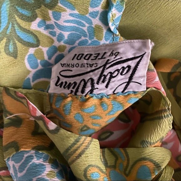 Vintage Floral Print Button Down Back Top - Picture 9 of 12